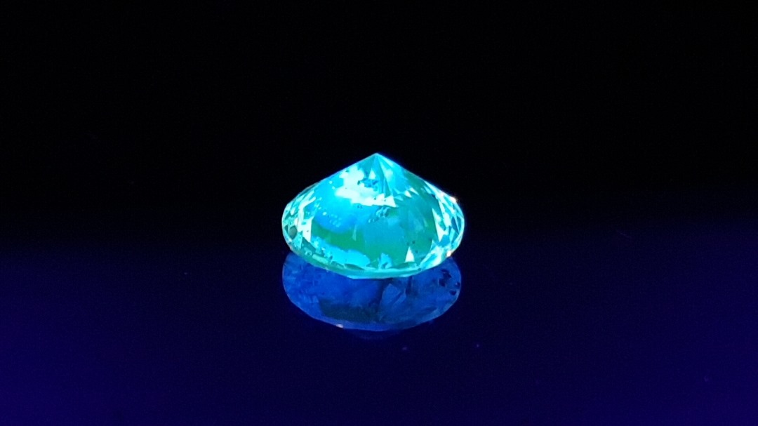 A green diamond treated by HPHT