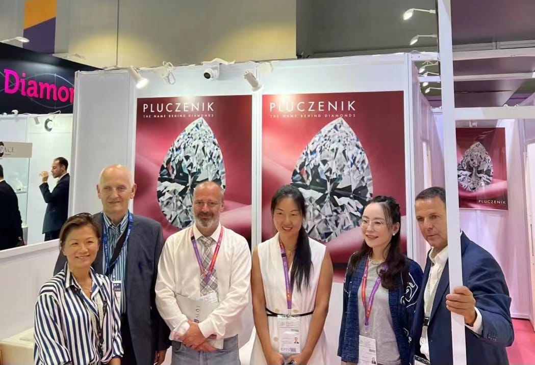 ALGT at HongKong gemstone and jewelry show.