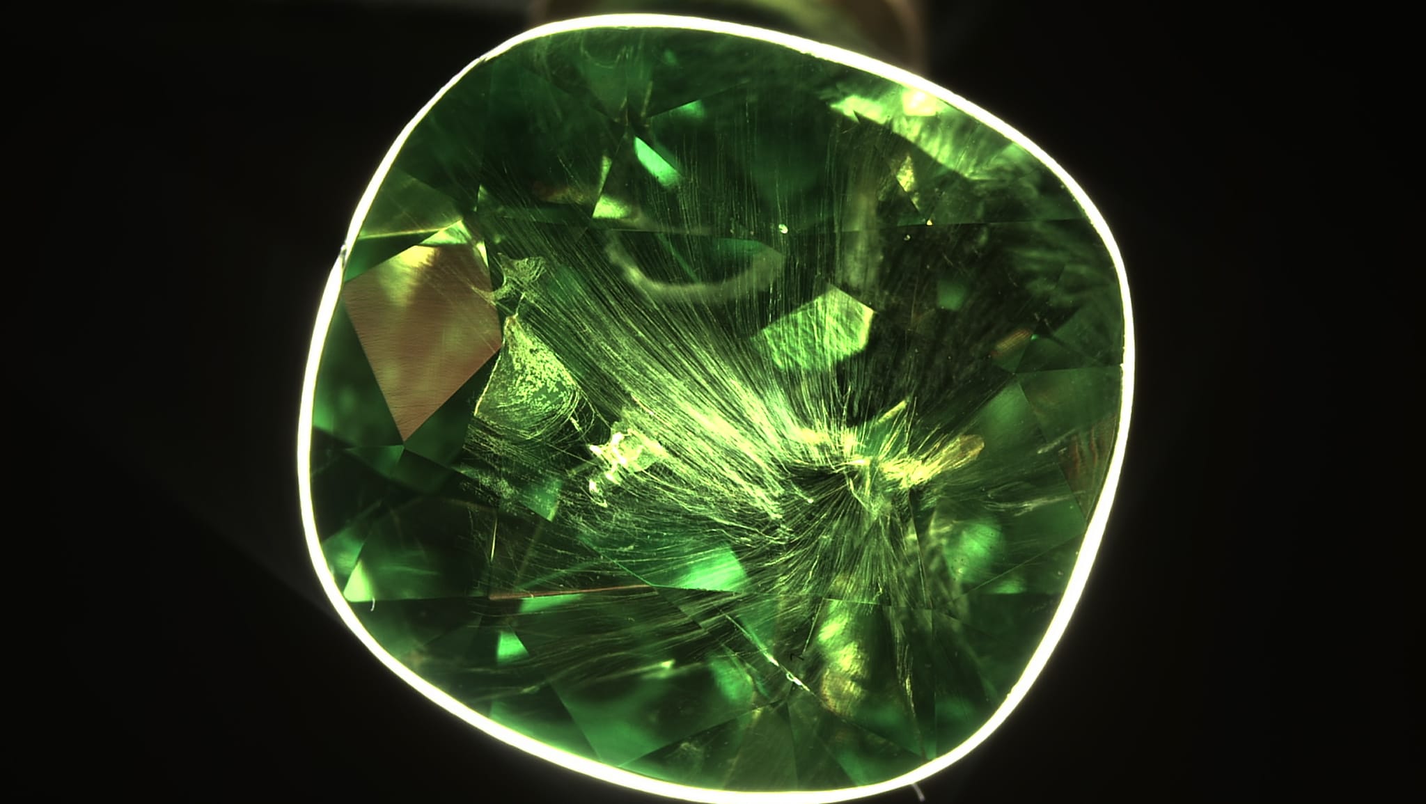 This amazing 3.03 cts and 3.15 cts demantoid pair originated from Russia was recently brought in ALGT for research.